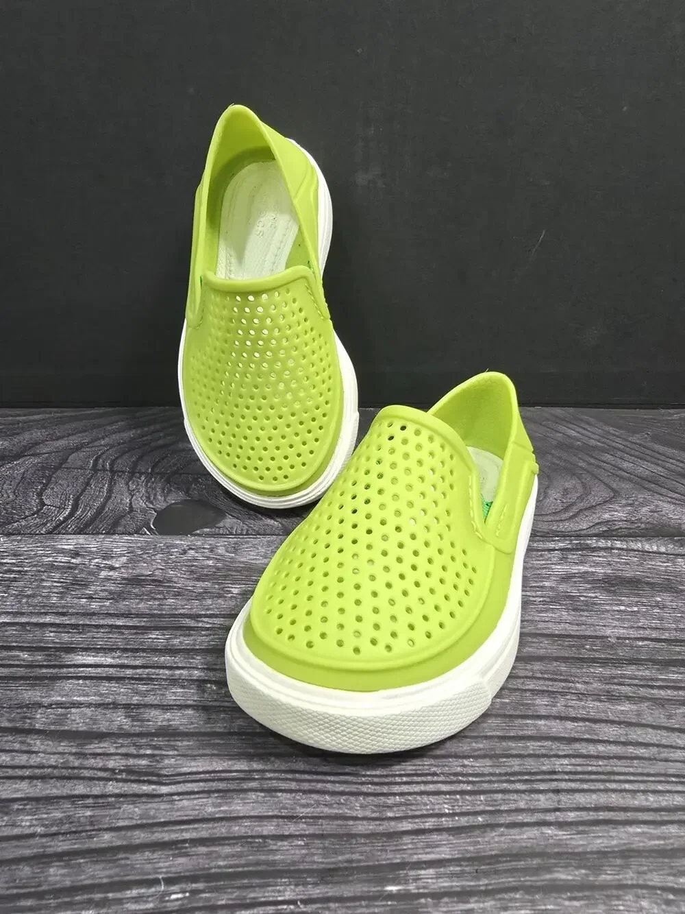 Crocs Kids CitiLane Roka Slip On Sneaker Shoes Toddler Size C6 Volt Lime Green